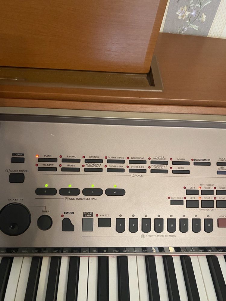 Електронне піаніно Yamaha CVP-307 Clavinova Digital Piano
