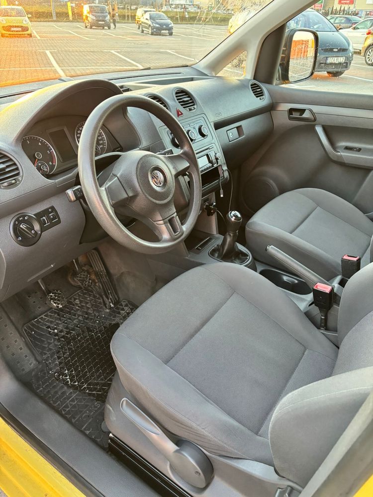 VW Caddy 1.6 TDI 2013 • 235 tys. km • Stan bdb • Klima • Hak