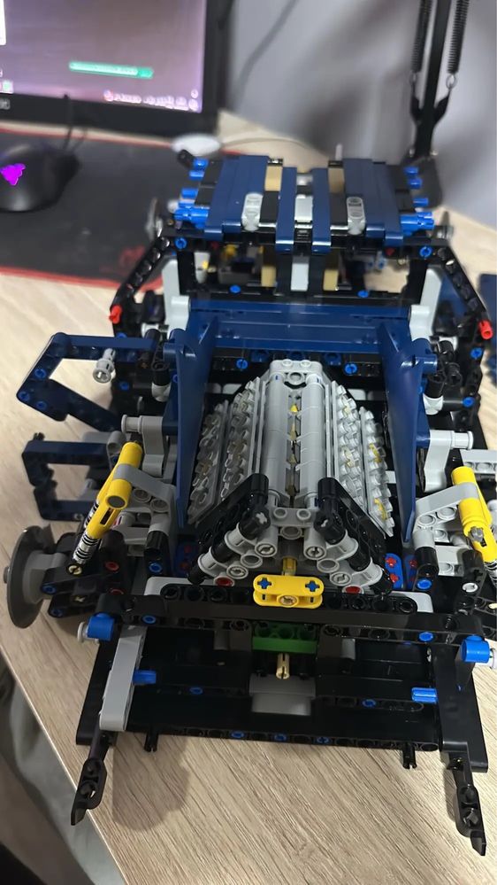 Klocki Technic Bugatti Chiron 42083 z 3599 Elementow
