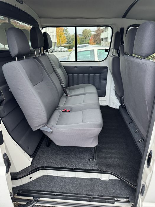 Toyota Hiace 2.5D - 4D 6 Lugares