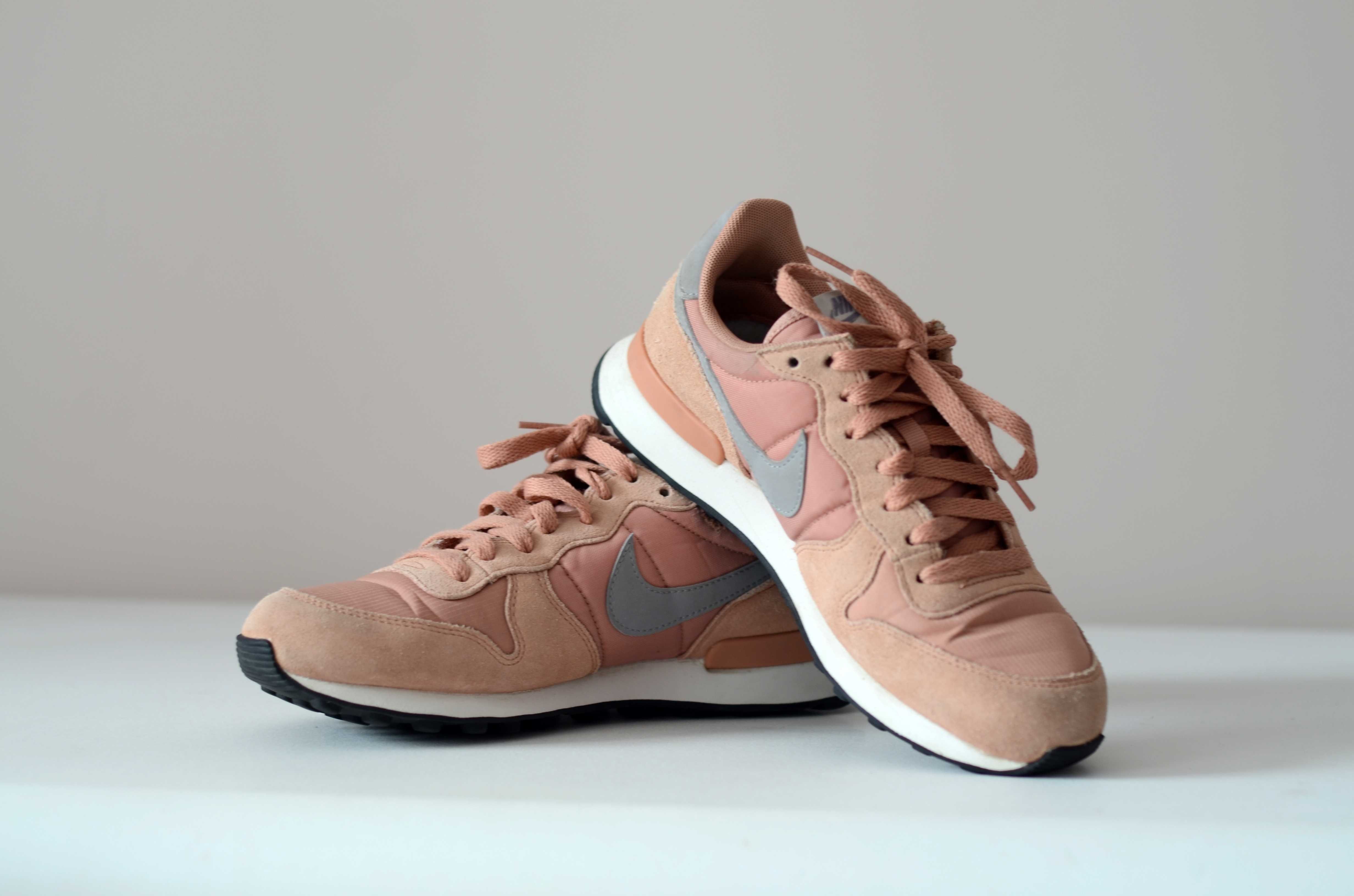 Кросівки Nike Wmns Internationalist "Rose Gold", (р. 38)