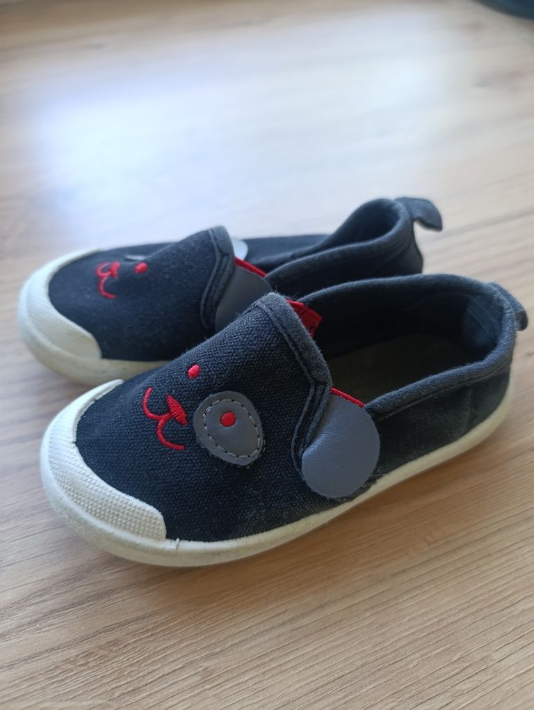 Trampki, kapcie dziecięce, roz. 23