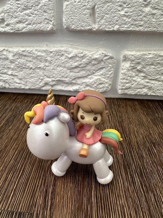 Фигурка на торт, декор на торт, девочка с единорожкой