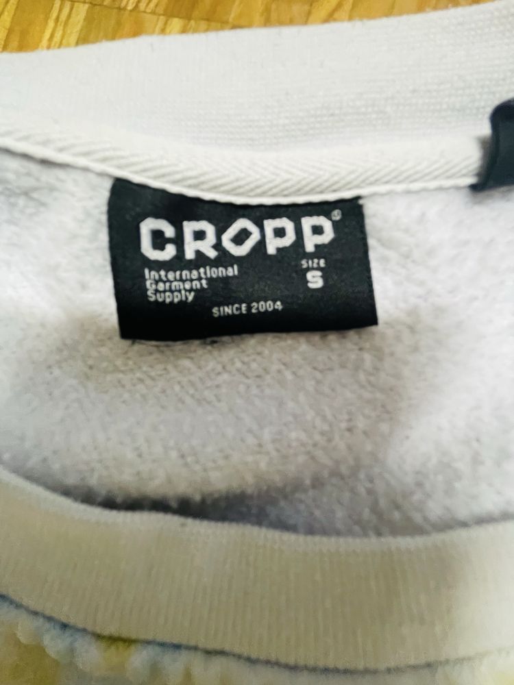 Bluza CROPP rozmiar S kolorowy nadruk