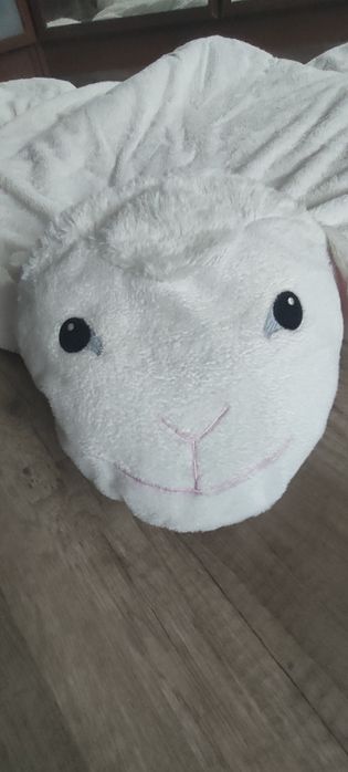 Tapete de atividades em forma de ovelha IKEA