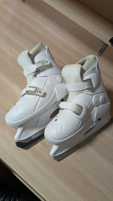 Ковзани жіночі білі пластикові 37-40, міняється розмір