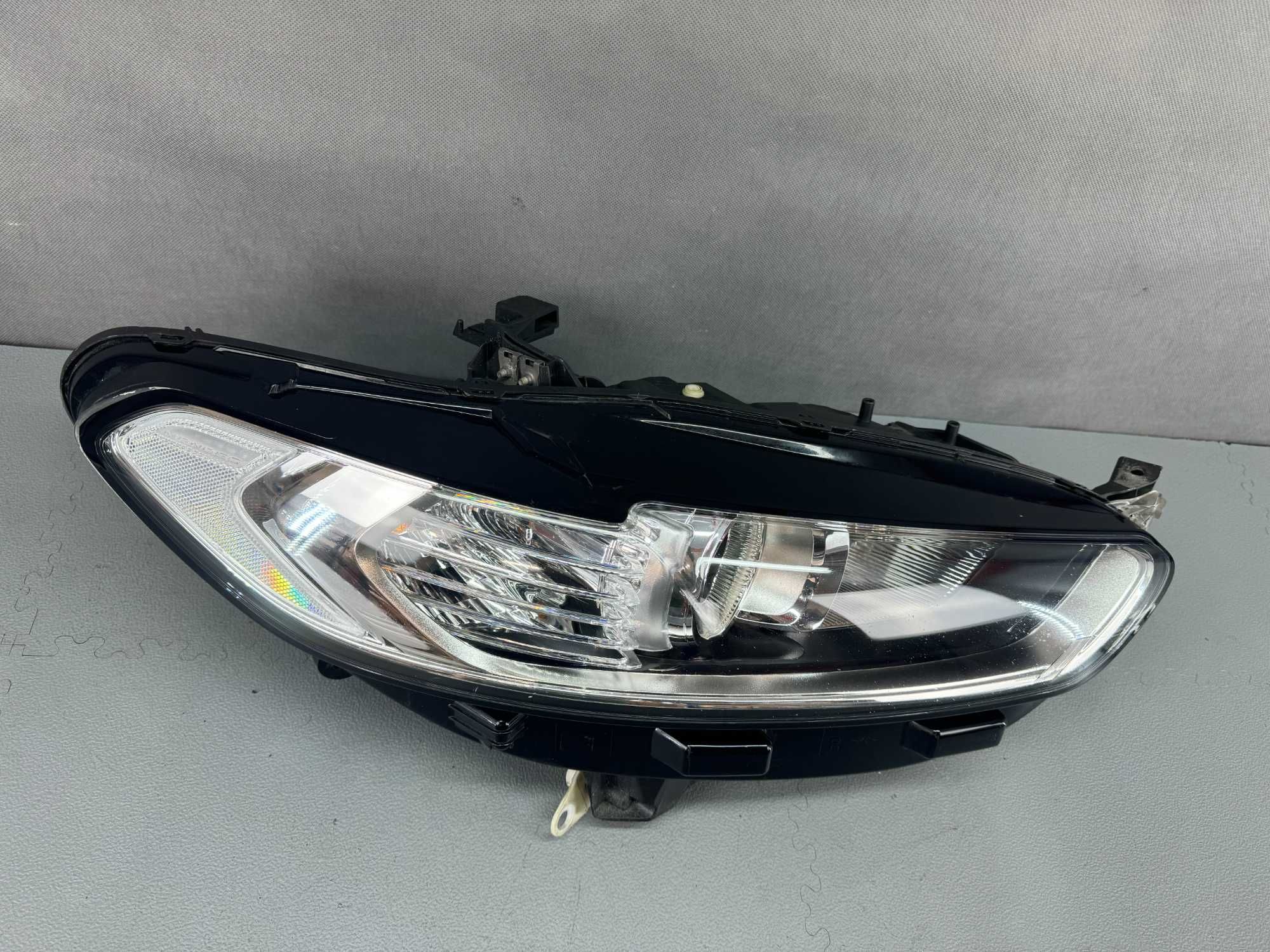 Ford Mondeo MK5 2014- Lampa Przednia Prawa Kompletna Europa Valeo H7