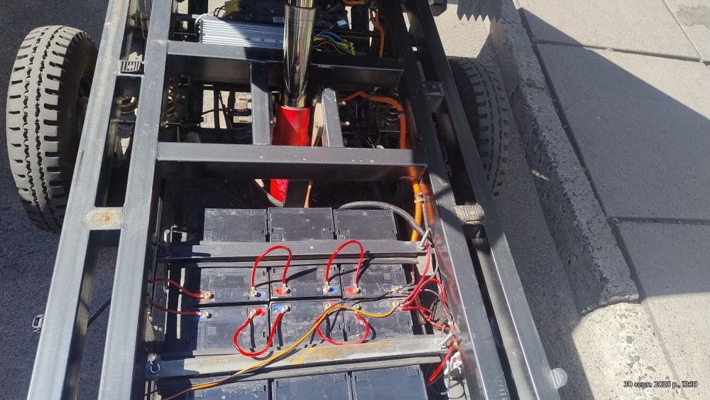 Трицикл гібридний 2500W 58,5A 72V