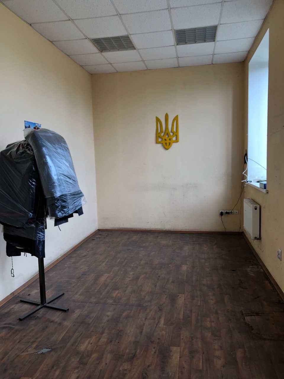 Виробничі приміщення, склади, офіс. Закрита охороняєма територія.