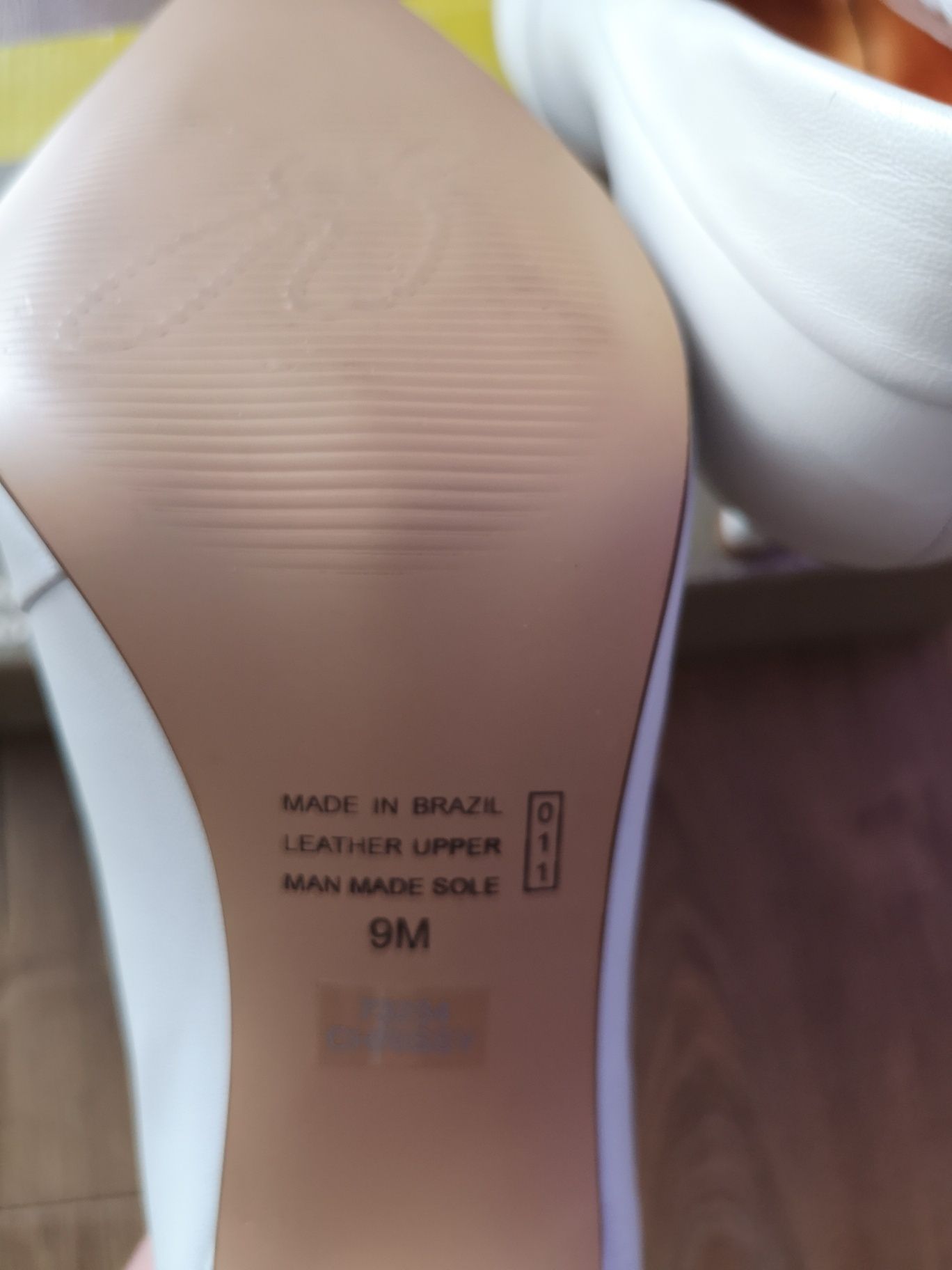 Buty szpilki Bronx skóra nowe rozm. 9 - 40-40,5