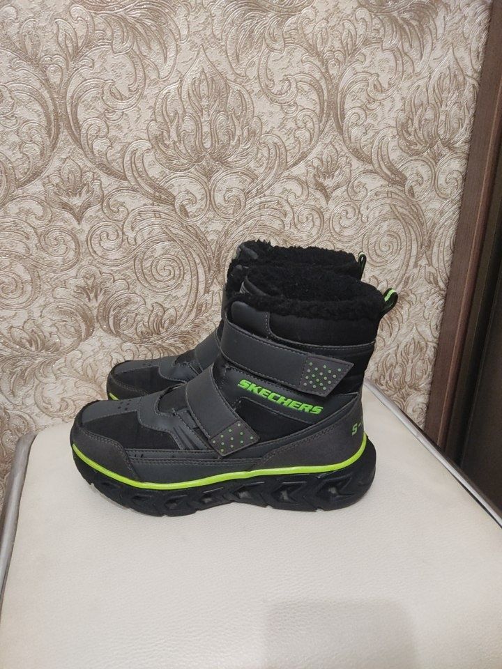 Продам зимние ботинки Sketchers на мальчика, р. 35,5!