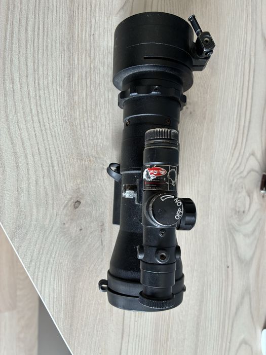 Nasadka noktowizyjna na lunetę Dipol DN34  z oryginalnym doświetlaczem