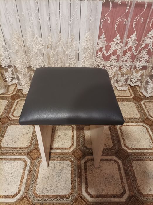 Продам новую кухонную табуретку