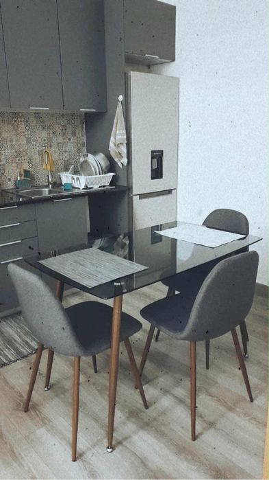 Mesa com 4 cadeiras