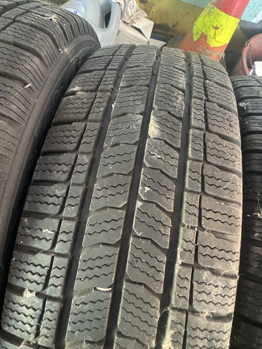 Продам резину  215 65 R16c