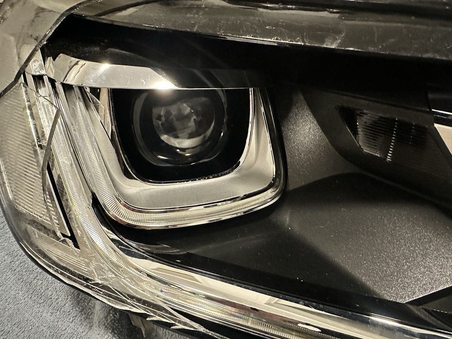 Продаёться две правых фары для Volksvagen Taureg 2017 года