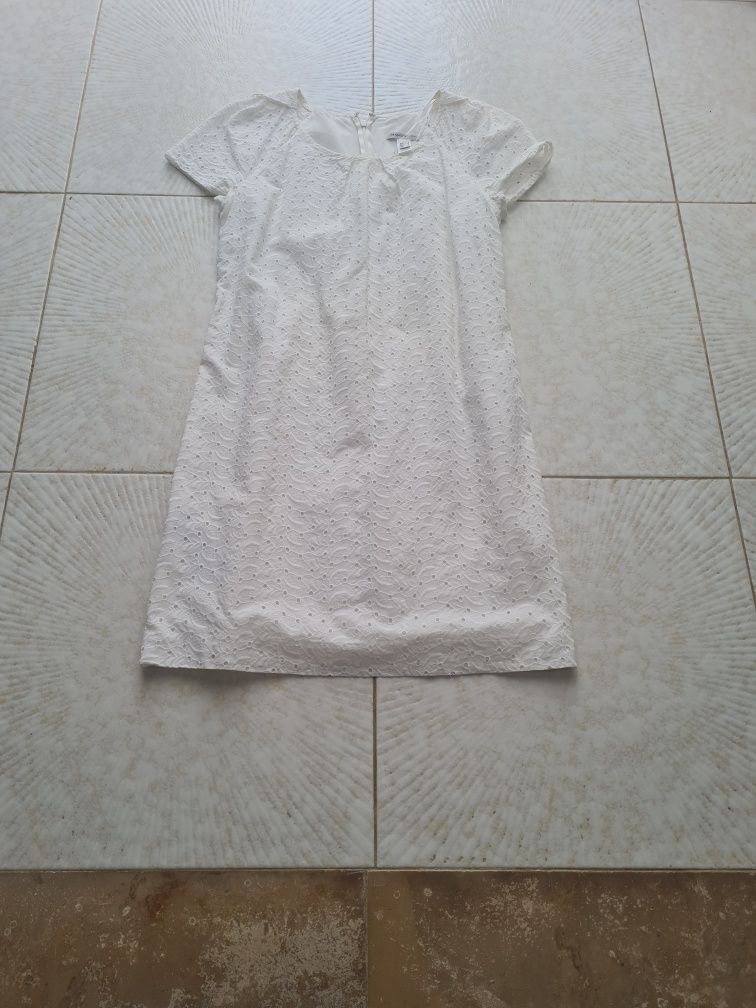 Vestido branco com um padrão