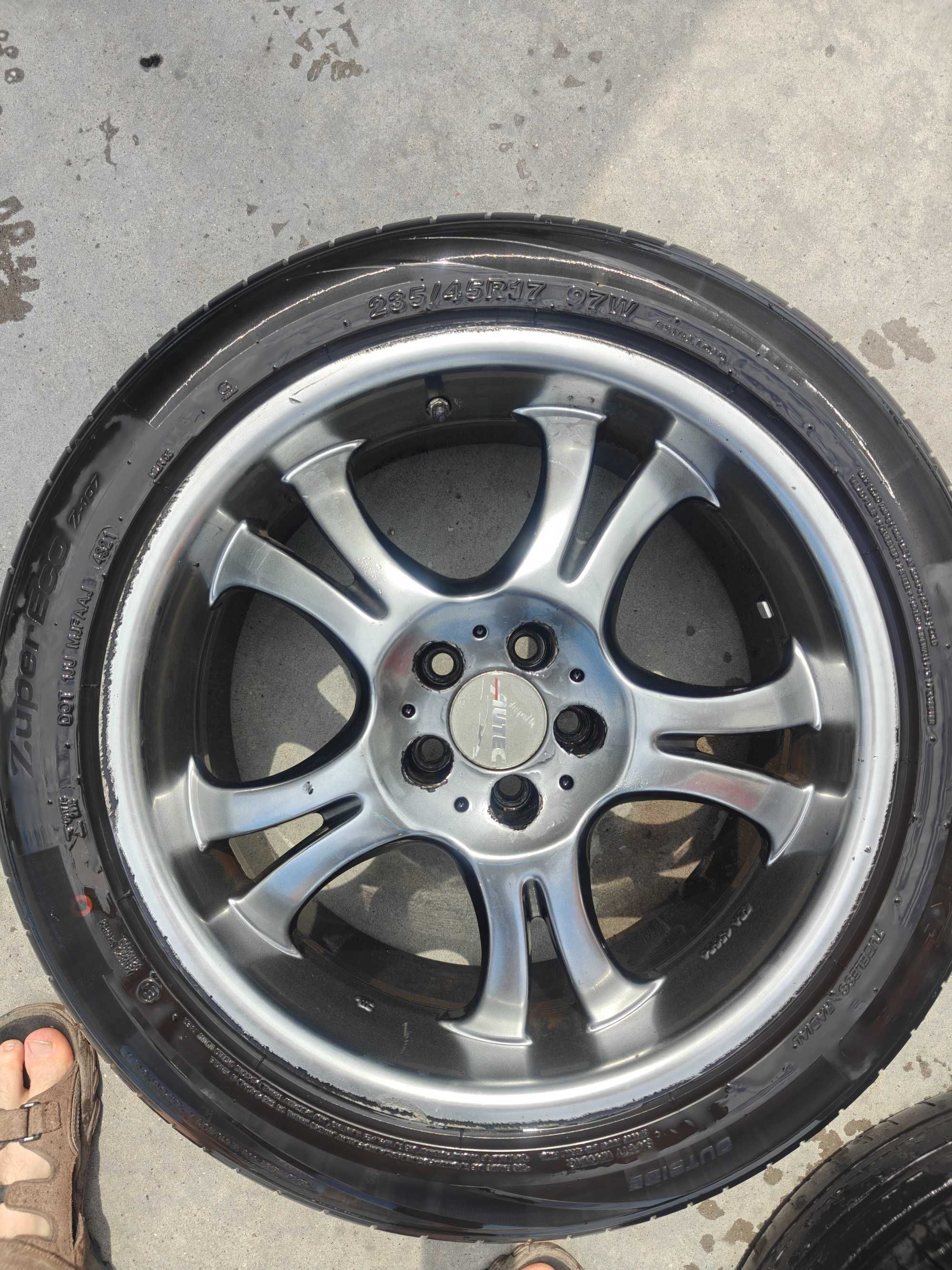 Sprzedam Felgi 7,5 JX17H2 Germany z oponami 235*45 lato