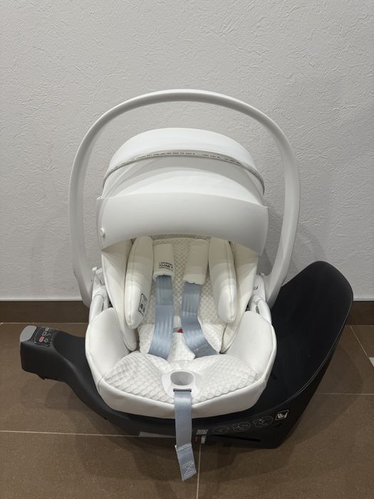 Автокрісло Cybex Cloud T i-Size Urban Mobility White + База Isofix