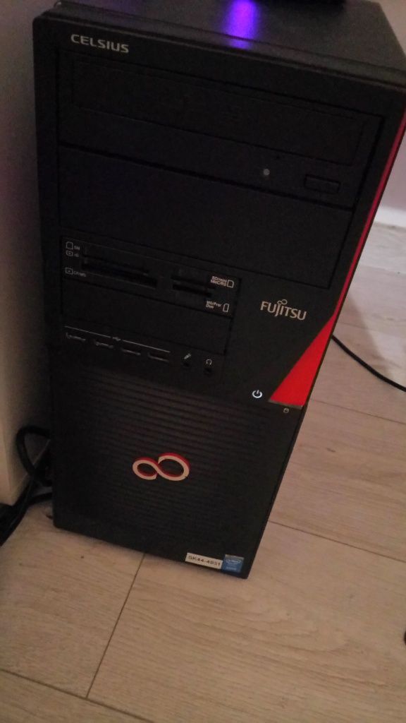 Komputer Fujitsu xeon 32gb ramu