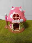 Casa da Hello Kitty em forma de cogumelo