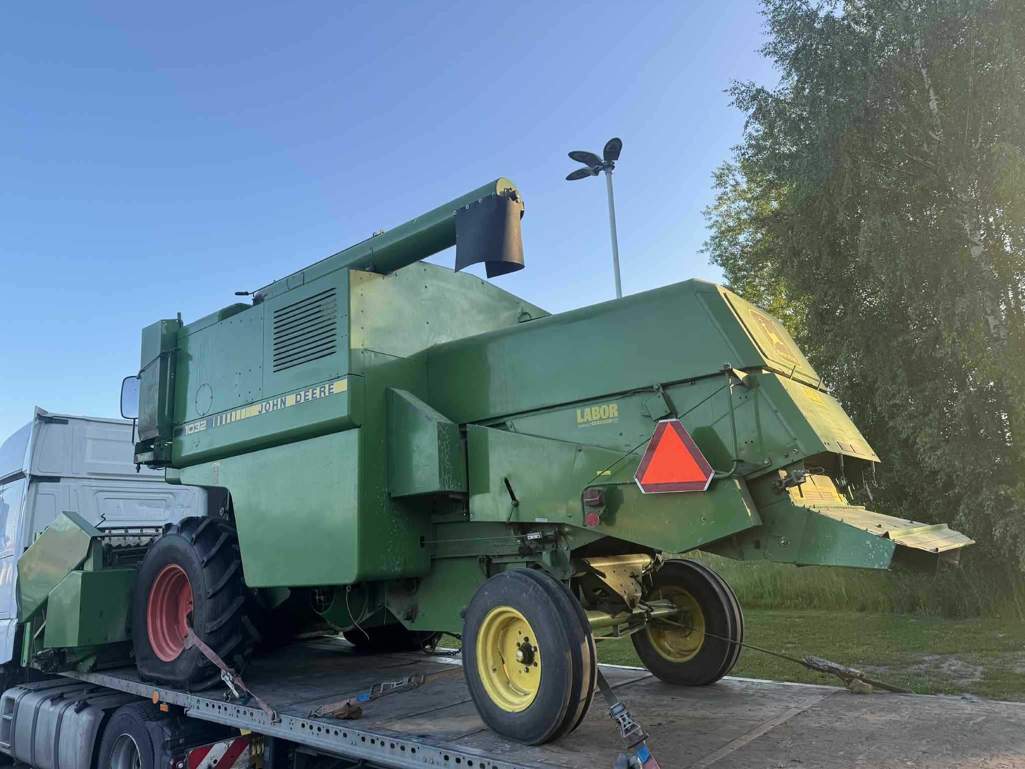 Kombajn Zbożowy John Deere 1032 Sieczkarnia Idealny Stan Sprowadzony