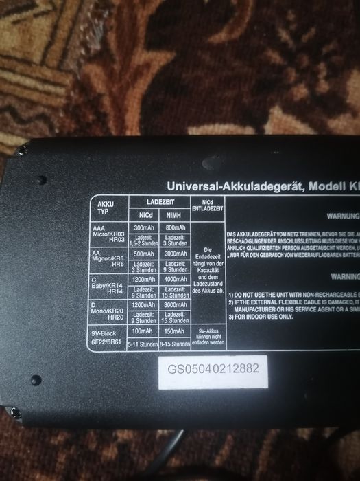 Зарядний пристрій для крон і батарейок а і ааа