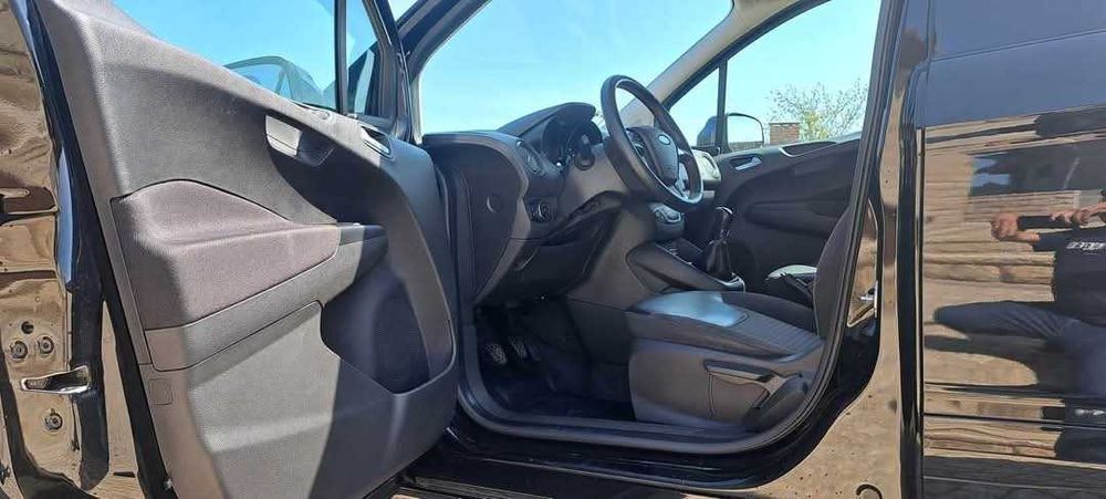 Ford transit courrier