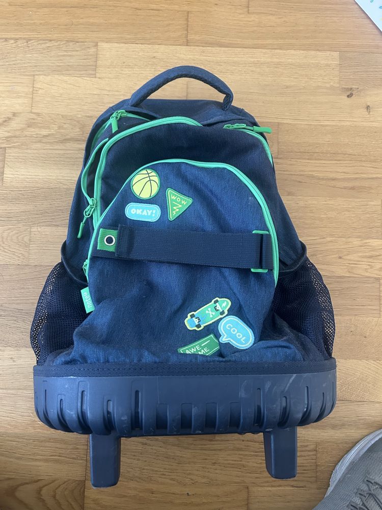 Mochila de rodinhas sem uso nova