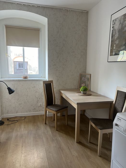 Kawalerka z osobną kuchnią na parterze blisko Rynku