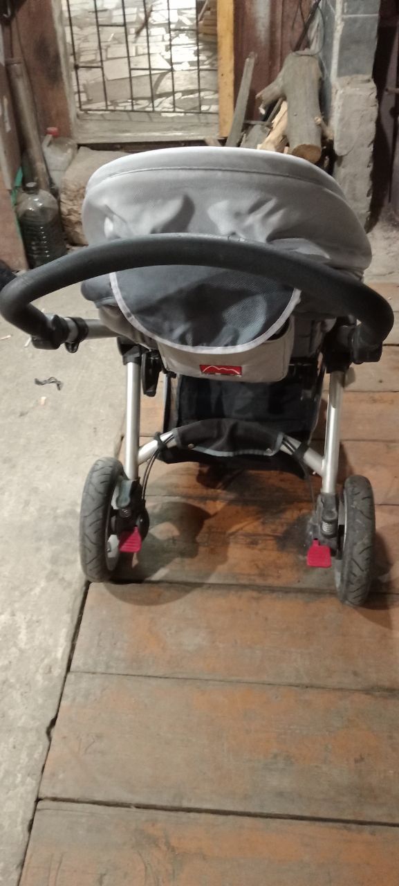 Дитяча коляска + подарунок
