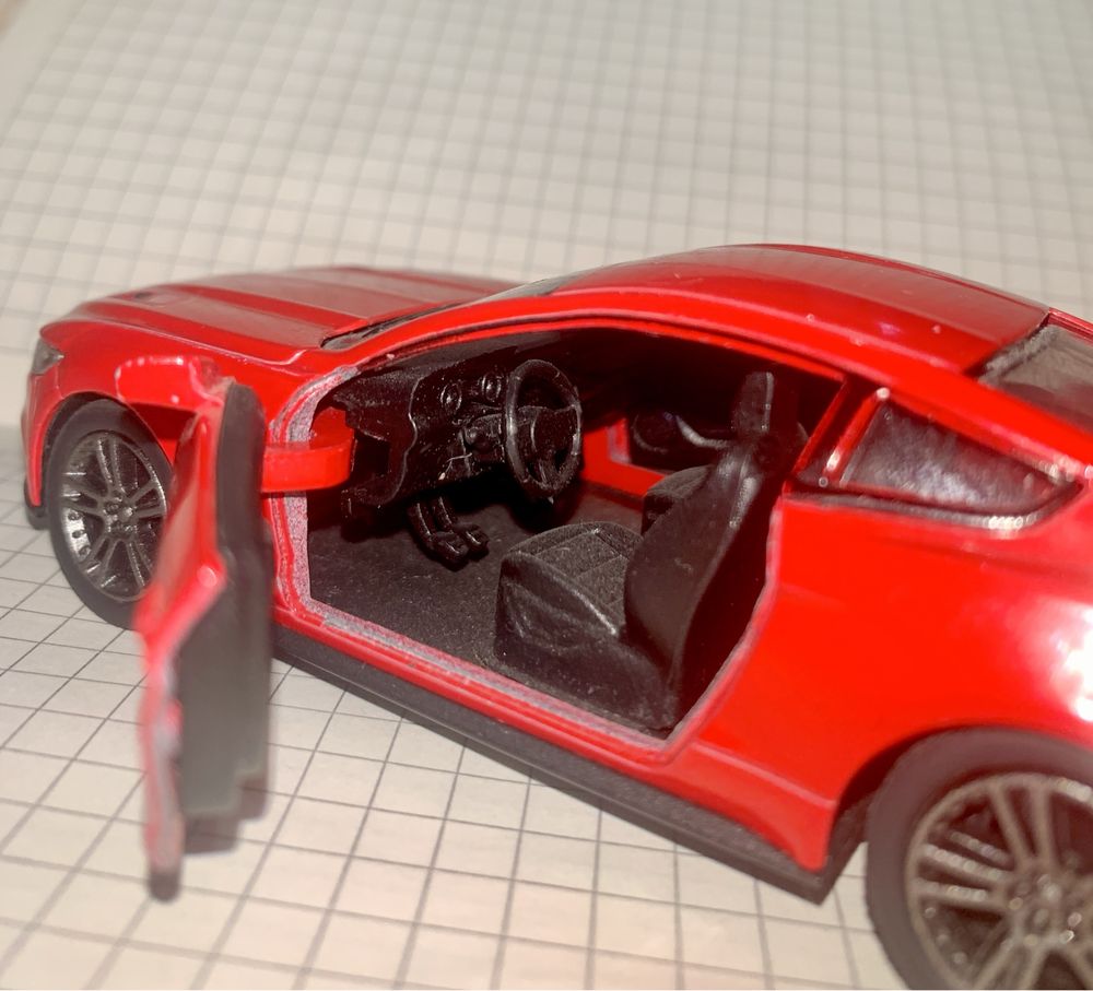 Масштабна модель автомобіля Kinsmart Ford Mustang GT 2015 1/38