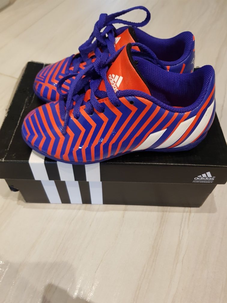 ADIDAS Predito Instinct IN J B35499 rozm. 28 do piłki
