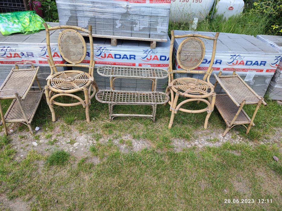 Zestaw mebli ogrodowych stoliczki i 2 krzesła bambusowe