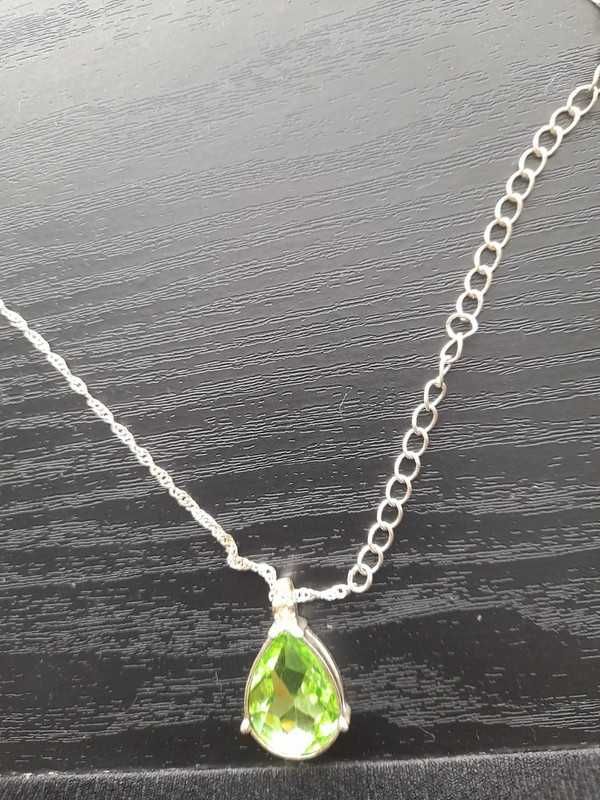 Naszyjnik z zielonym diamentem vintage