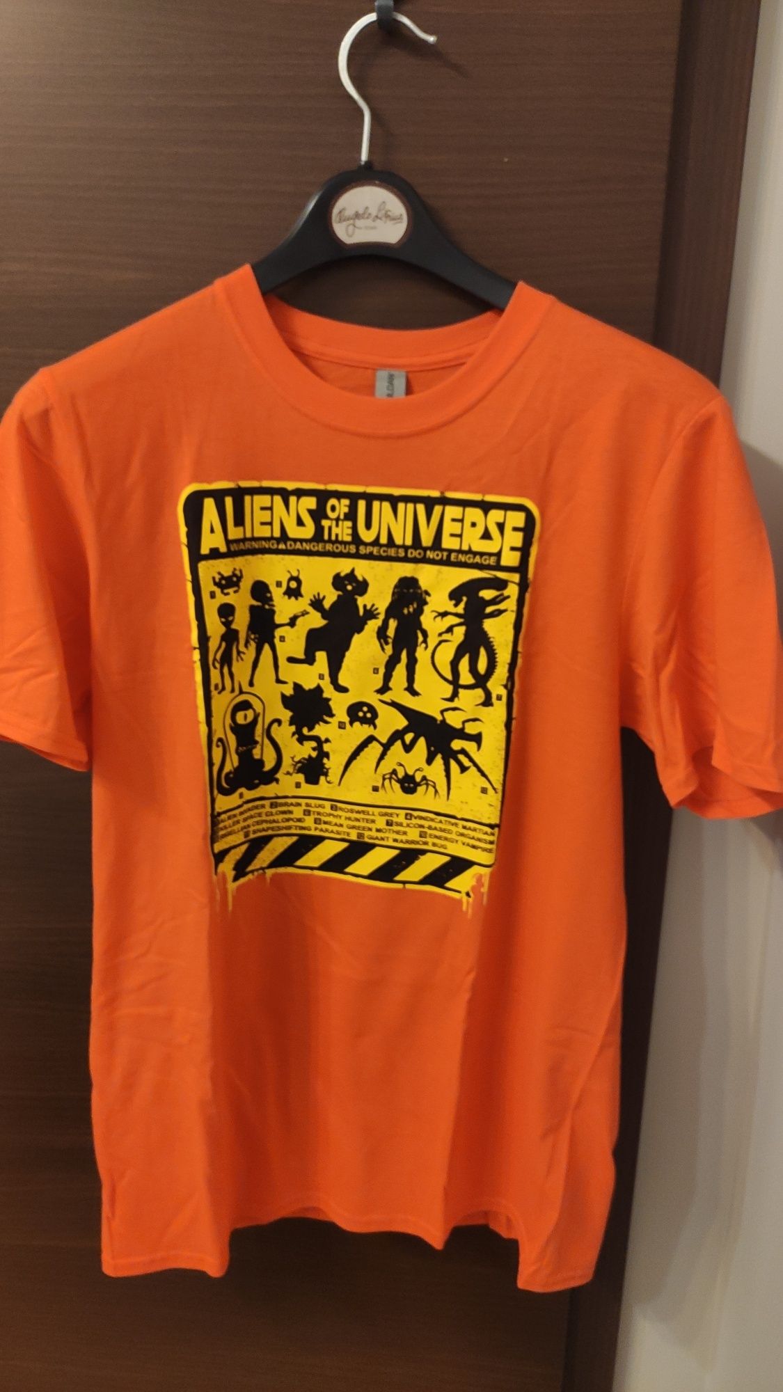 Nowa Koszulka "Aliens Of The Universe" ze sklepu Qwertee, rozmiar M