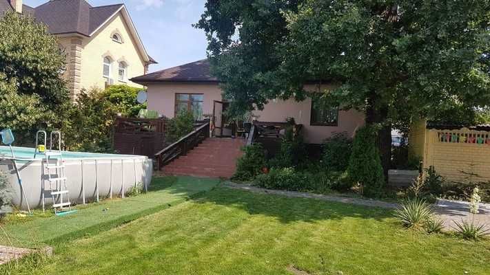 Аренда дома с  бассейном баней и закарпатским чаном  Киев 2500 у.е..