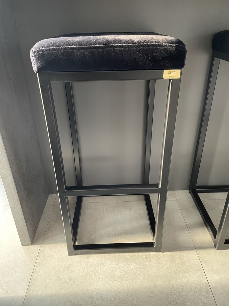 Hoker krzeslo barowe keda h1 czarny welur metal