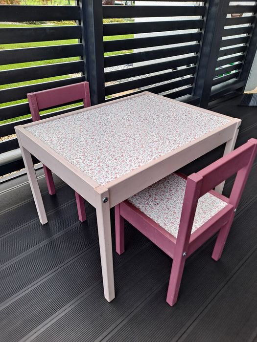 Stolik dziecięcy plus 2 krzesełka