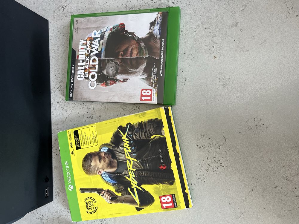 Xbox series X plus sluchawki i 2 gry, super stan