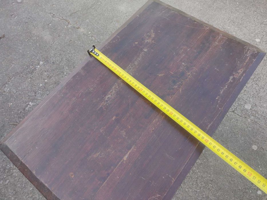 Mesa pequena de madeira