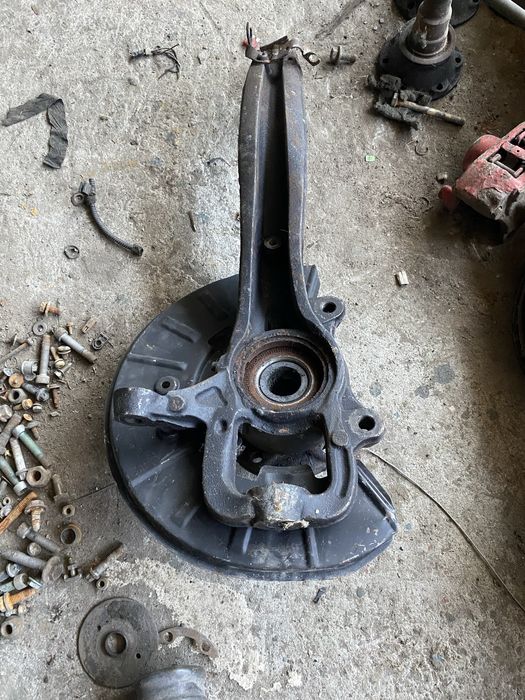 Цапфа поворотний кулак Audi Q7 4L VW Touareg Porsche Cayenne