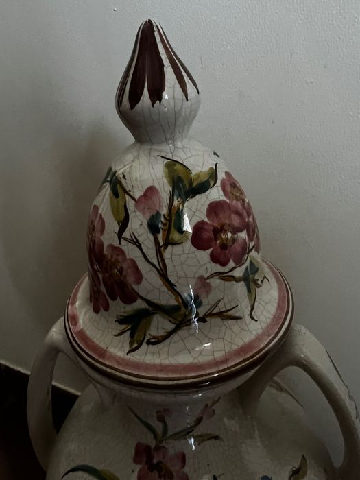 Pote decorativo em faiança de Alcobaça