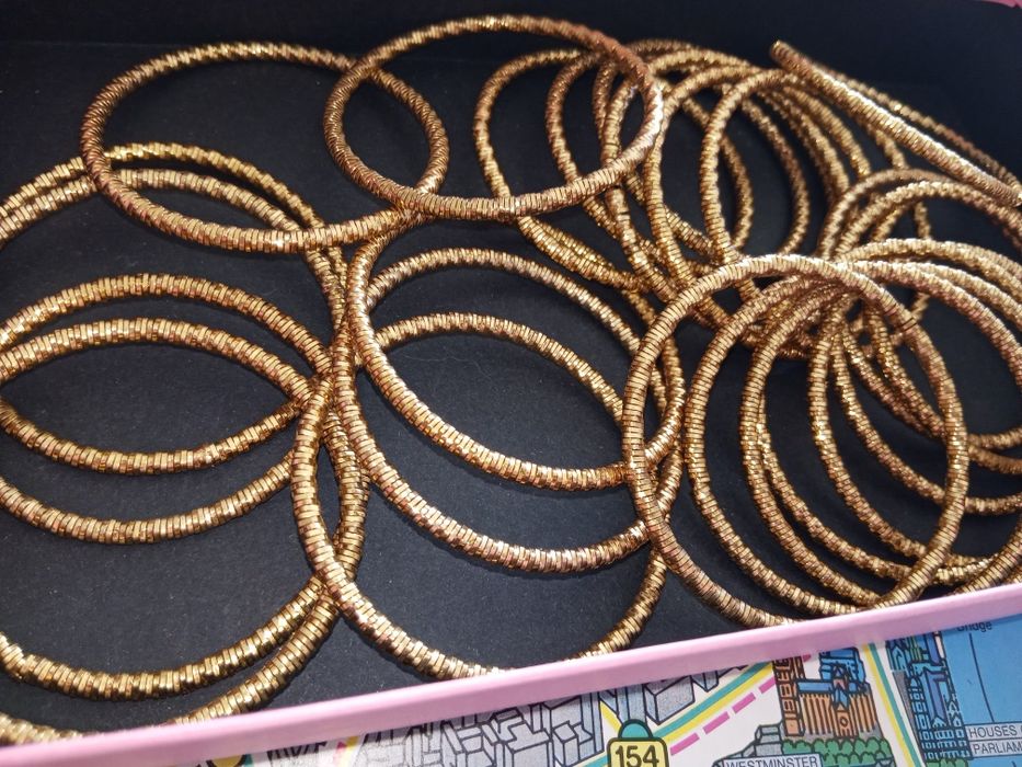 Pack 24 pulseiras douradas