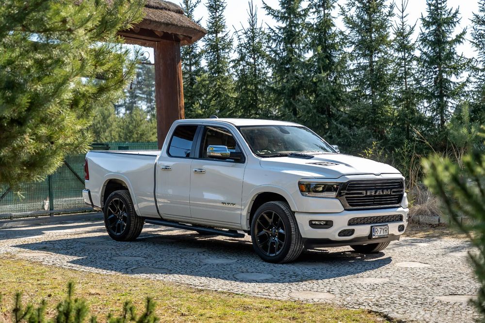 RAM 1500 Laramie 5.7 V8 Hemi Bogato wyposażony FV23% Leasing Kredyt