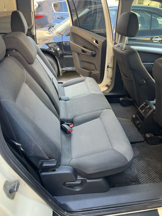 Опель Зафира Б 2013 рік 7 місць 1.6 газ/бенз рестайлинг