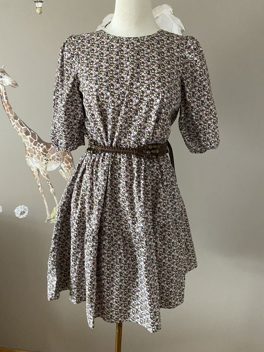 Dziewczęca luźna sukienka w kwiatuszki z organicznej bawełny