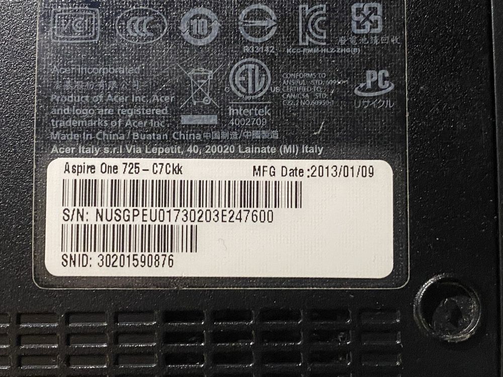 Нетбук Acer Aspire One 725