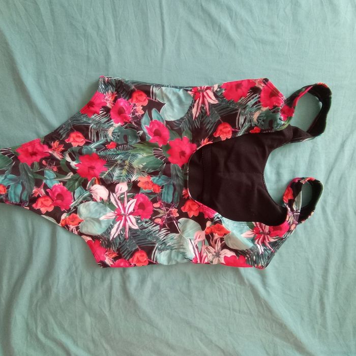 Елітний суцільний купальник 44 з чашками