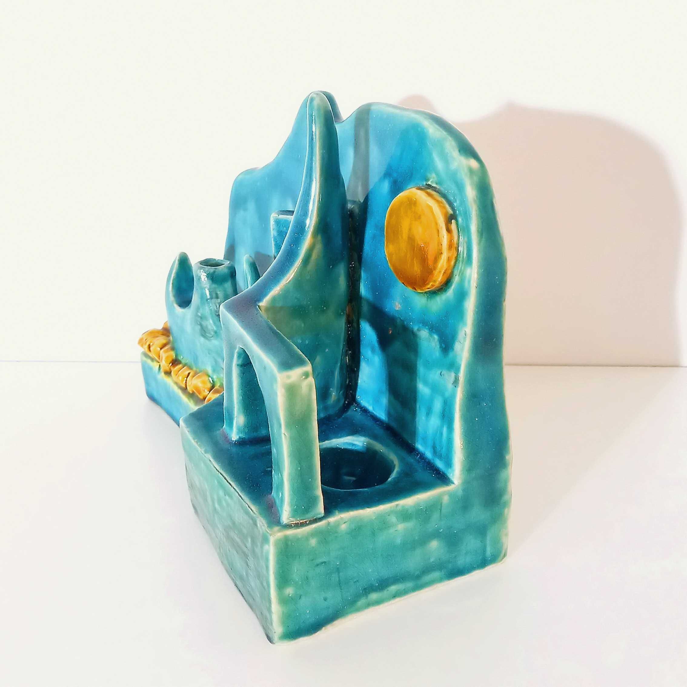 Escultura de estilo dos meados do século. Peça única.